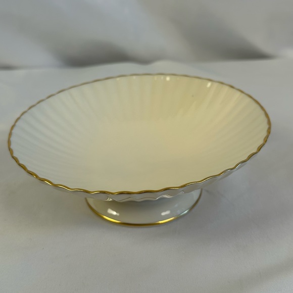 Lenox Dining Vintage Lenox Fluted Pedestal Footed Scalloped Bowl